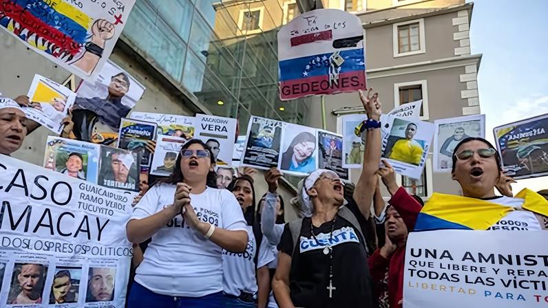 Protesta de familiares de presos políticos, frente a la Asamblea Nacional, en Caracas, el 10 de febrero.