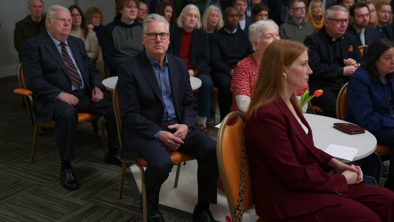 Primeiro-ministro Starmer diz que política deve ser força para o bem