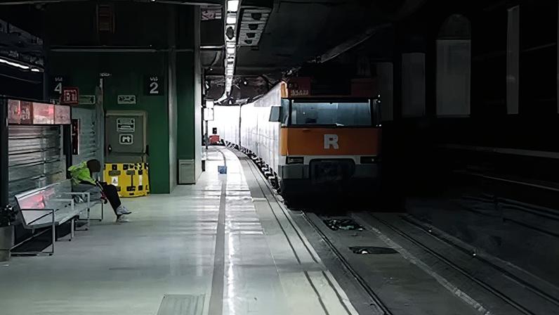 Aspecto de la Estación de El Prat de Llobregat (Barcelona). EFE/Andreu Dalmau
