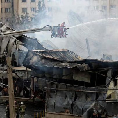 Incêndio atinge centro comercial em Teerã, segundo meios estatais