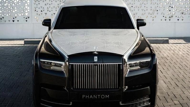 Phantom Arabesque é o primeiro Rolls-Royce com capô gravado a laser
