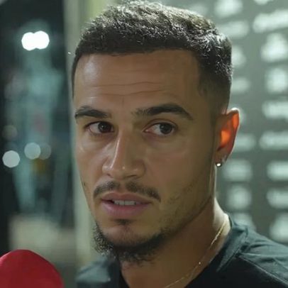 Torcida do Vasco reage a Coutinho e chama atenção