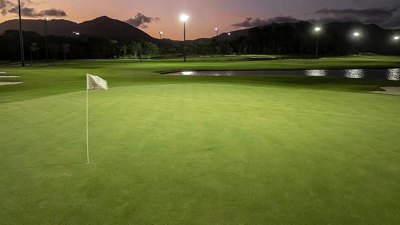 Campo de golfe de R$ 400 milhões sustenta resort bilionário em Santa Catarina