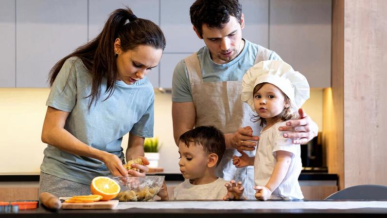 Família é primeira linha de proteção às crianças, afirma Comunhão
