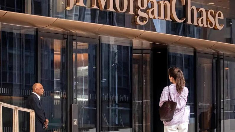Goldman Sachs e JPMorgan elevam bônus 10% com lucro e negócios mais fortes
