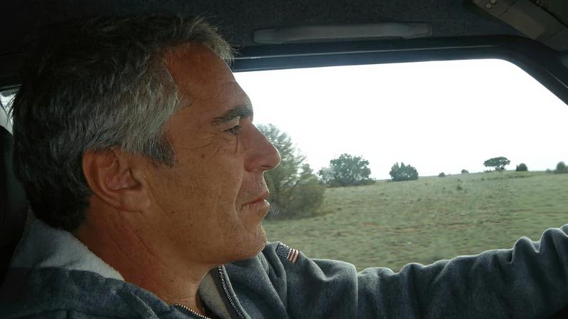 Reino Unido revisa registros de voos militares na investigação sobre Epstein