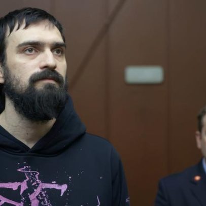 Comediante russo preso quase seis anos por piada sobre veterano de guerra