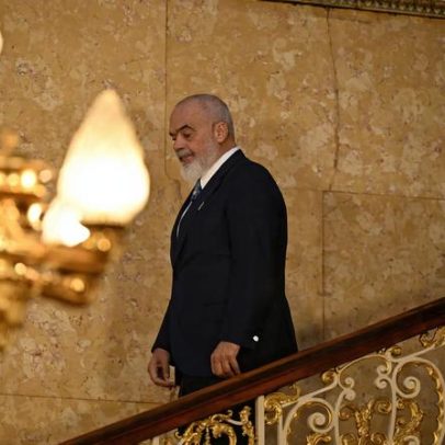 PM da Albânia busca impedir que o Judiciário afaste ministros