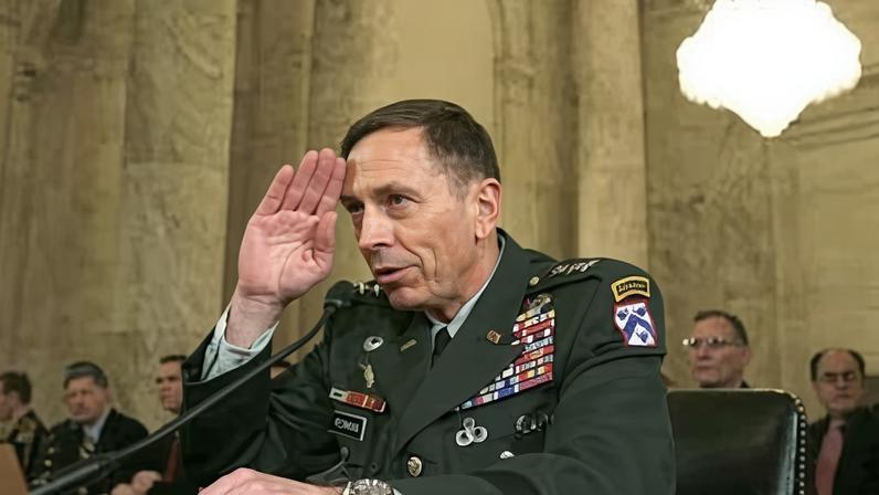 El general David Petraeus, en una comparecencia ante el Congreso de EE UU, en una imagen de archivo.