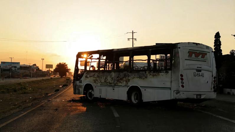 Assassinato de cartel mexicano provoca retaliação com incêndios e bloqueios