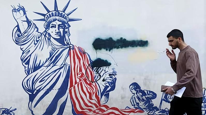 Um Irã com feridas da repressão enfrenta a guerra, dividido