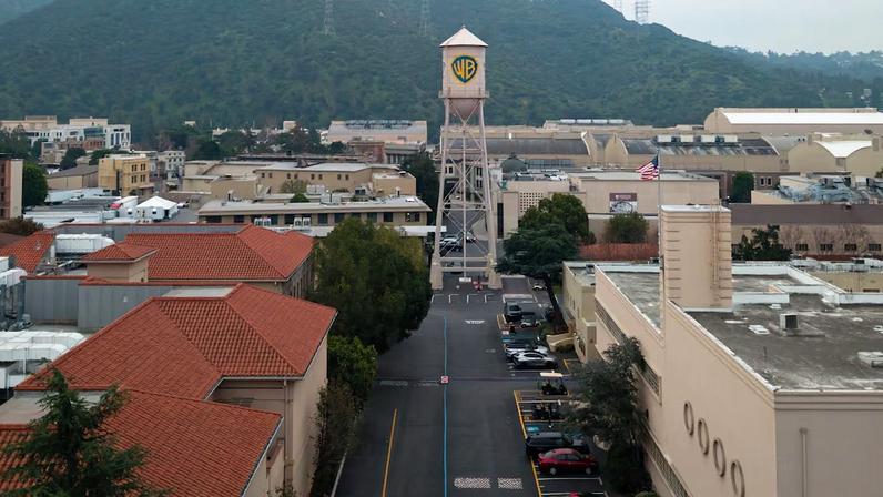 Netflix desiste de comprar a Warner e abre caminho para a Paramount