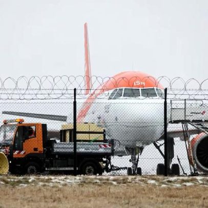Aeroporto de Berlim reabre lentamente após gelo negro ter cancelado voos
