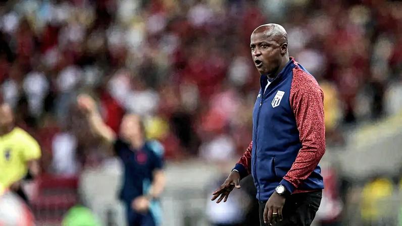 Onde está o atacante Reinaldo, ex-Flamengo e São Paulo?