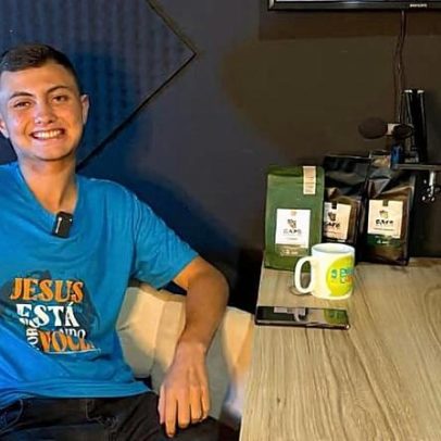 Adolescente financia missões e evangelismo com venda de café