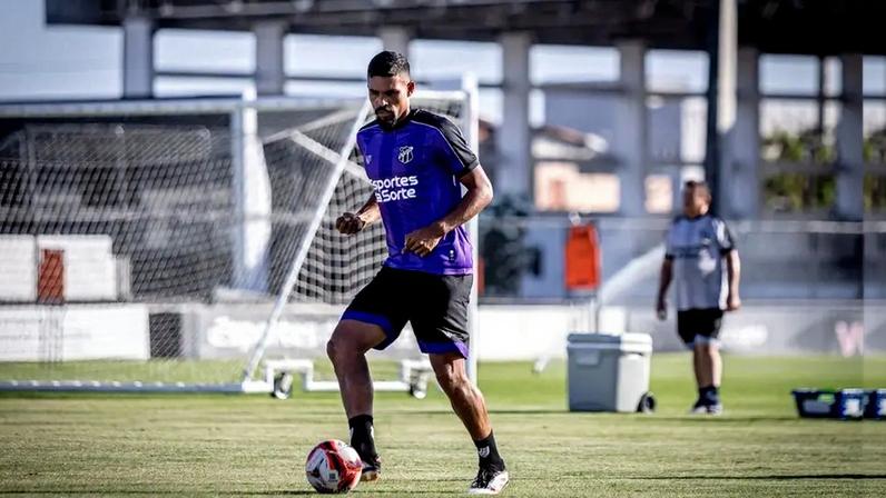 Ceará contrata ex-Corinthians e avança na reformulação da zaga