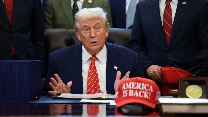 Trump diz que EUA estudam sanções com a Colômbia e reunião com Petro foi boa