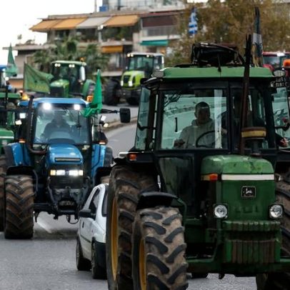 Agricultores protestam em Atenas contra aumento de custos de produção