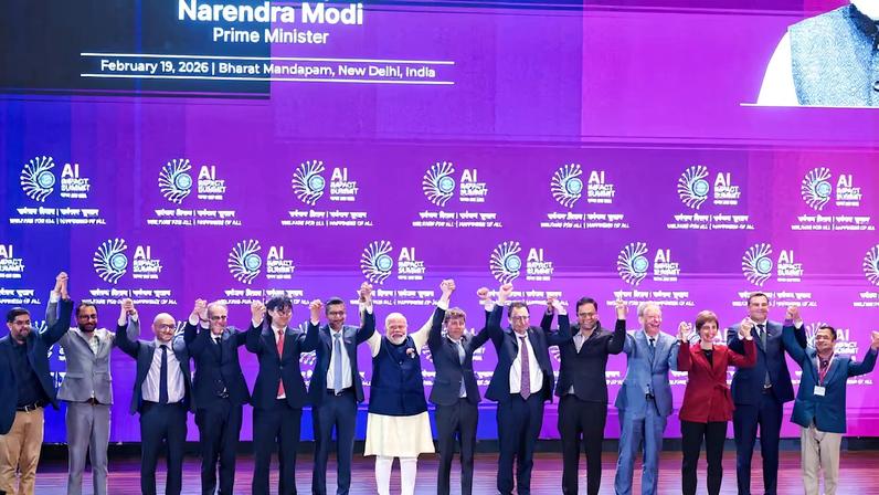 Pose de união em IA de Modi gera desconforto para Altman e Amodei