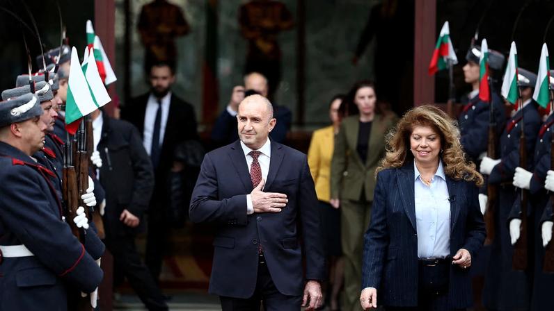 Presidente da Bulgária nomeia banqueiro sênior como interino para eleições