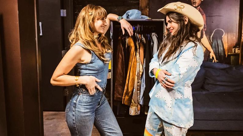 Nos bastidores com Margo Price e Pearl Charles em Nova York