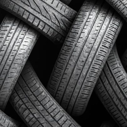 Por que os pneus são pretos mesmo quando a borracha parece branca