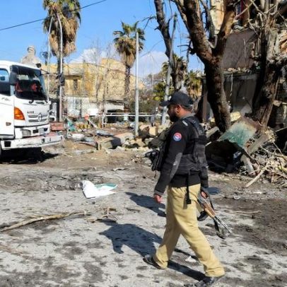 Paquistão usa helicópteros e drones para encerrar confronto deserto; 58 mortos