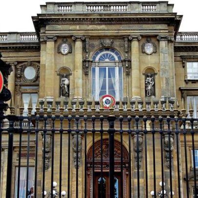 Diplomata francês ligado a Epstein nega acusações após alerta ao promotor