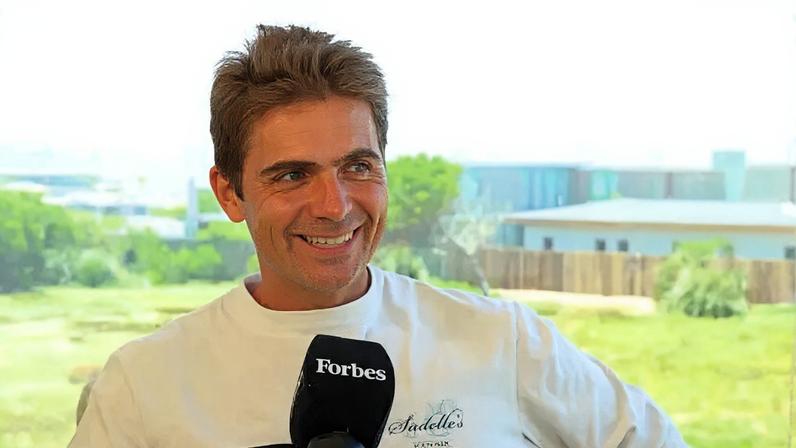 Identifica lacuna na lei de cannabis e cria empresa do zero