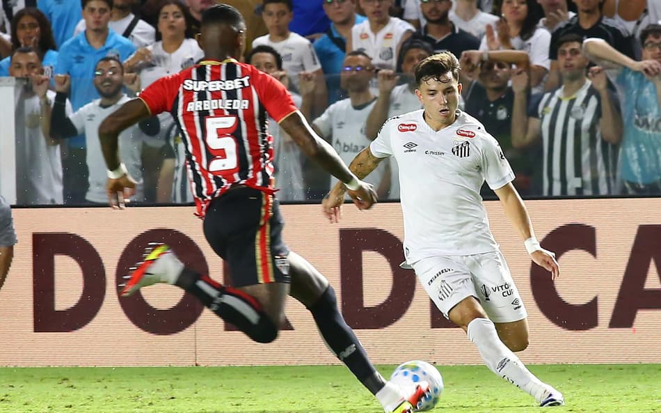 Santos x São Paulo pela 2ª rodada do Brasileirão (Foto: Mauricio De Souza/AGIF/GazetaPress)