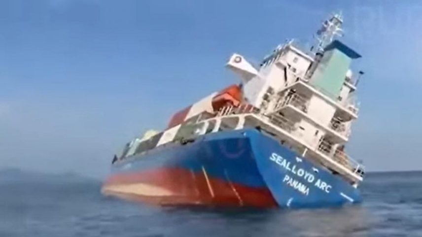 O navio Sealloyd Arc naufragou no Oceano Índico. Petróleo vazado da embarcação começa a afetar ilhas turísticas da Tailândia. Foto: Reprodução/Redes Sociais