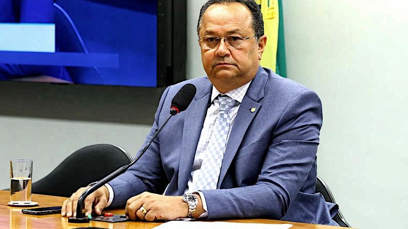 Silas Câmara é investigado por acordo com entidade irregular