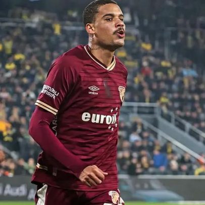 Ex-Botafogo brilha na Europa em fase artilheira