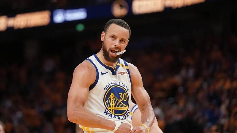 Curry projeta arrancada do Warriors nos playoffs