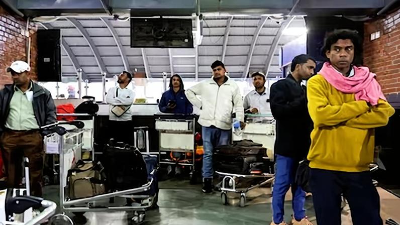 Caos no transporte aéreo: fechamento de Dubai interrompe conexões globais