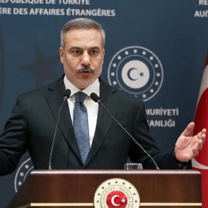 Ministro turco das Relações Exteriores participa de reunião de paz com Trump DC