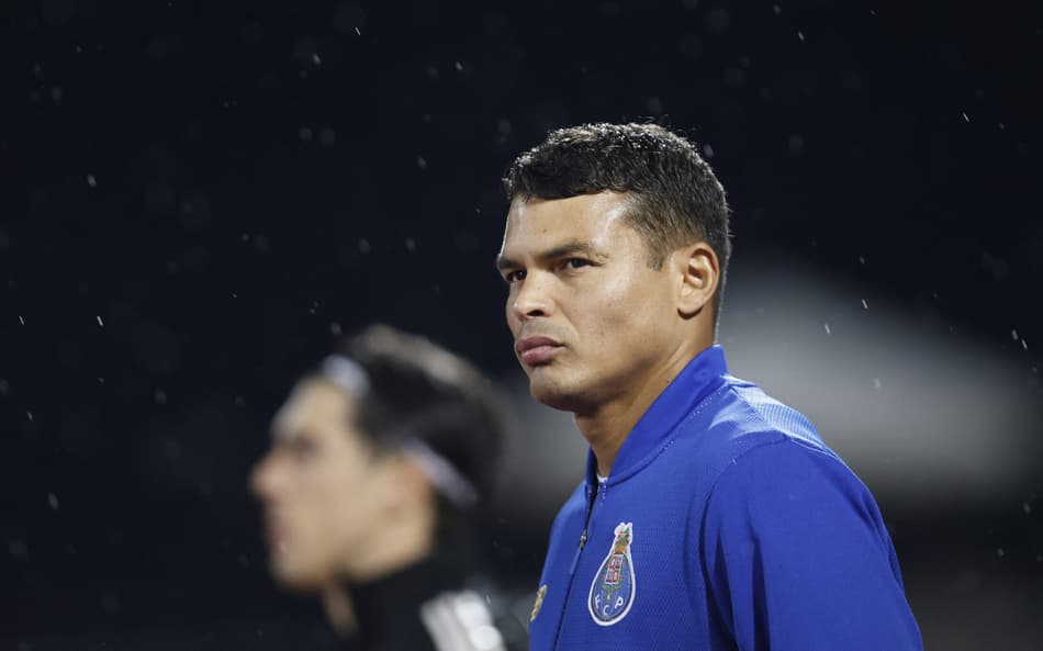 Thiago Silva em Casa Pia x Porto (Foto: FILIPE AMORIM/AFP)