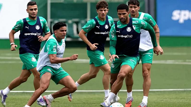 Jogadores durante treinamento na Academia de Futebol (Foto: Cesar Greco/Palmeiras/by Canon)