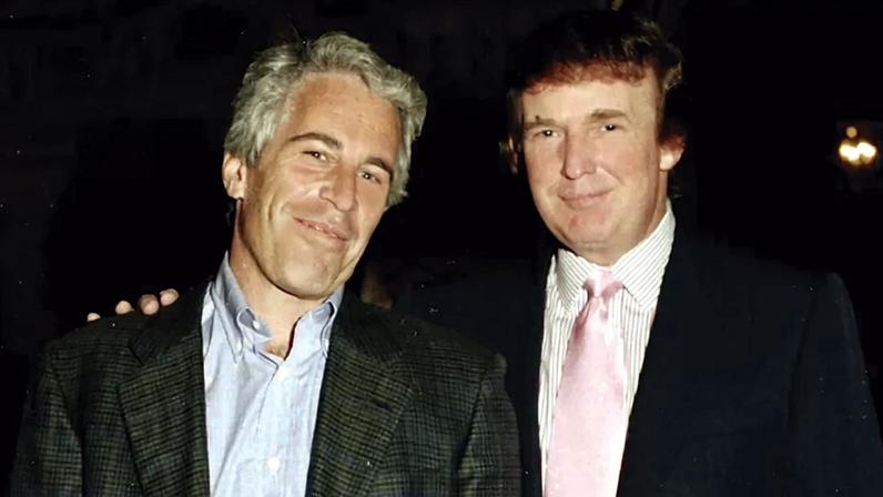 Donald Trump (à direita na foto) ao lado de Jeffey Epstein – Imagem: AFP/Getty/Arquivo