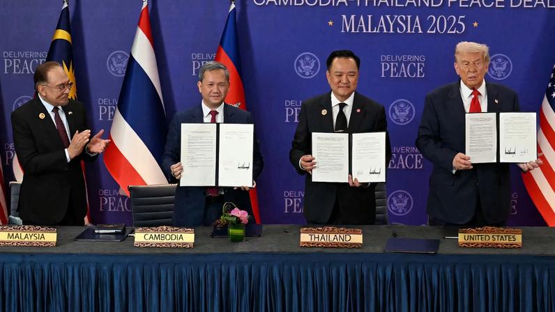 Malaysia's Prime Minister Anwar Ibrahim applauds as Cambodia's Prime Minister Hun Manet, Thailand's Prime Minister Anutin Charnvirakul and U.S. President Donald Trump hold up documents during the ceremonial signing of a ceasefire agreement between Thailand and Cambodia on the sidelines of the 47th Association of Southeast Asian Nations (ASEAN) Summit in Kuala Lumpur, Malaysia, October 26, 2025. Mohd Rasfan/Pool via REUTERS/ File Photo