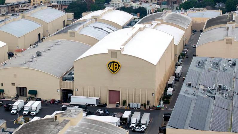 Warner avalia reabrir negociações com a Paramount, dizem fontes