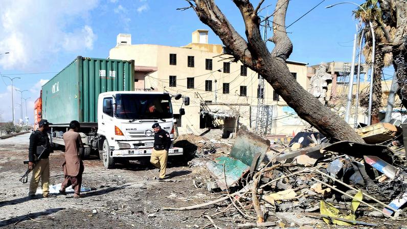 Mulheres com bombas suicidas e novas armas fortalecem insurgentes no Paquistão