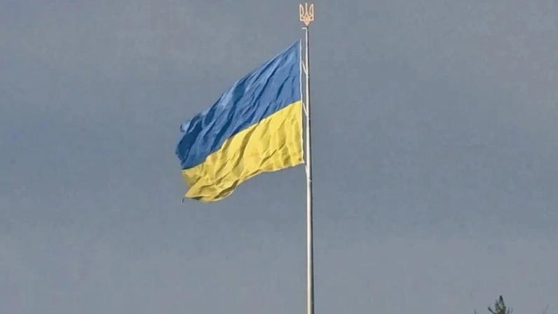 A bandeira da Ucrânia em Kiev. Foto: Genya Savilov/AFP via Getty Images