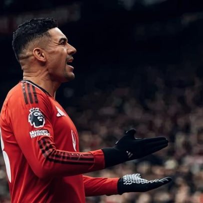 United vence Fulham em jogo de cinco gols com brasileiros em destaque