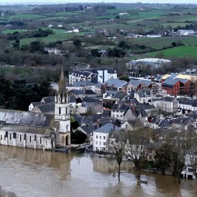 Homem é arrastado pelo Loire durante enchentes na França