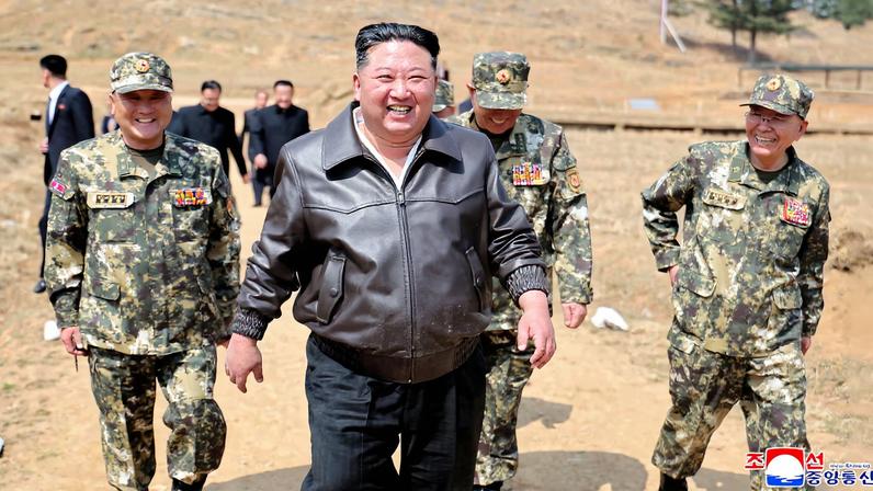 Kim inaugura bairro em Pyongyang para famílias de soldados mortos