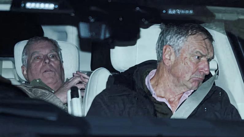 Reuters registra foto de ex-príncipe Andrew deixando a custódia