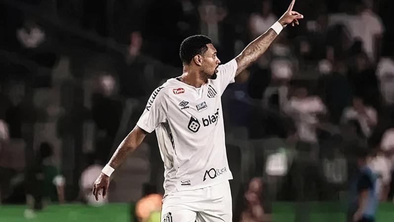 Wendel Silva em campo pelo Santos, na Série B de 2024