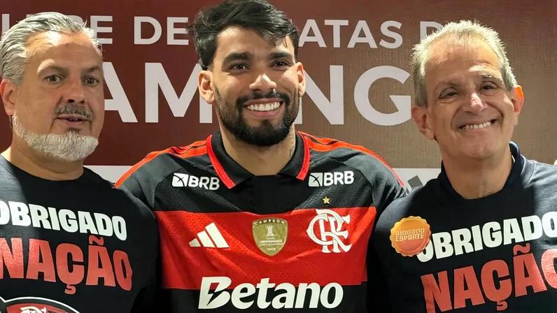 Paquetá ao lado de Boto e Landim na coletiva de apresentação no Flamengo (Foto: Pedro Werneck/Lance!)