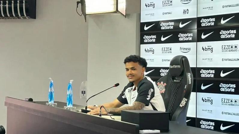 Kaio César é apresentado, celebra chegada com título e elogia Memphis